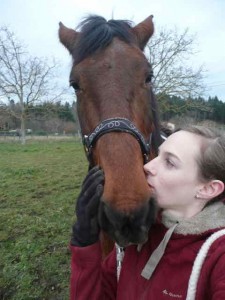 Audrey en compagnie de son cheval Hugo